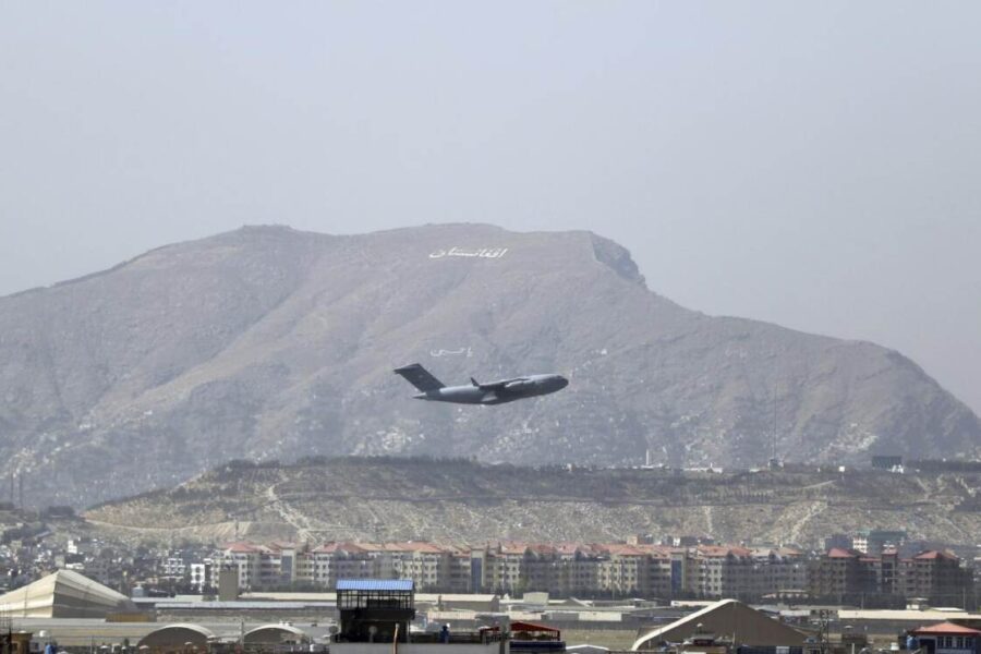Attentato kamikaze a Kabul e i provvedimenti del G7: caos e intervento della Nato